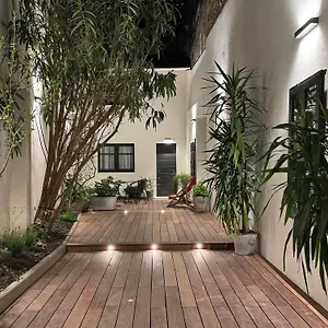 La Maison D'arles Bed & Breakfast