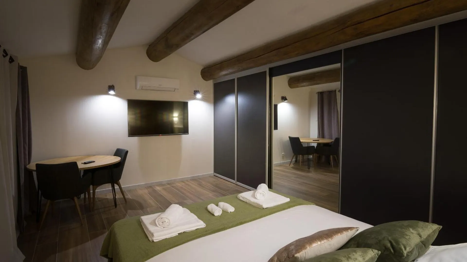 B&B Maison D'Hote Et Gite Mas D'Eymard Arles 2*,