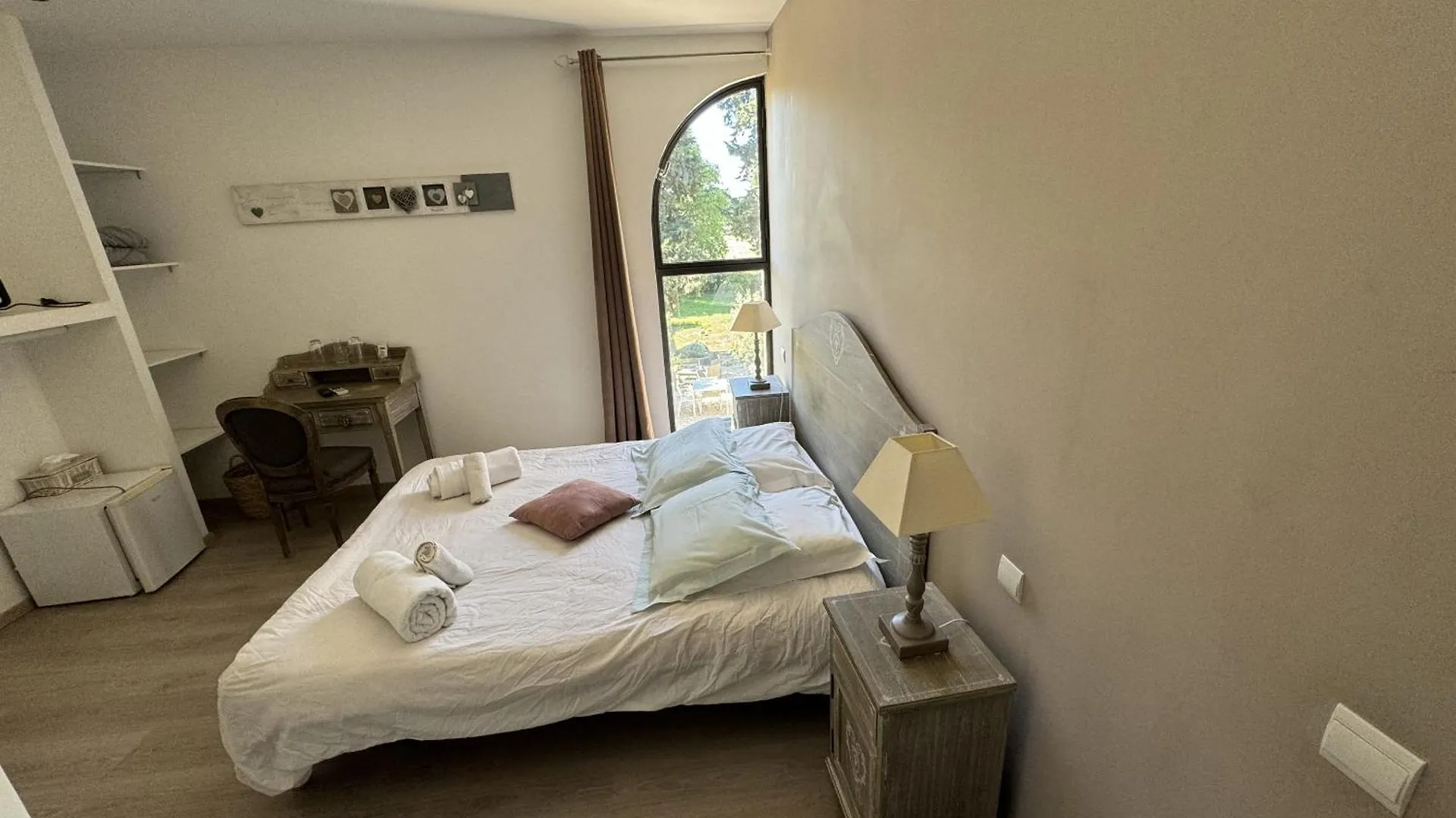 B&B Maison D'Hote Et Gite Mas D'Eymard Arles 2*,  France