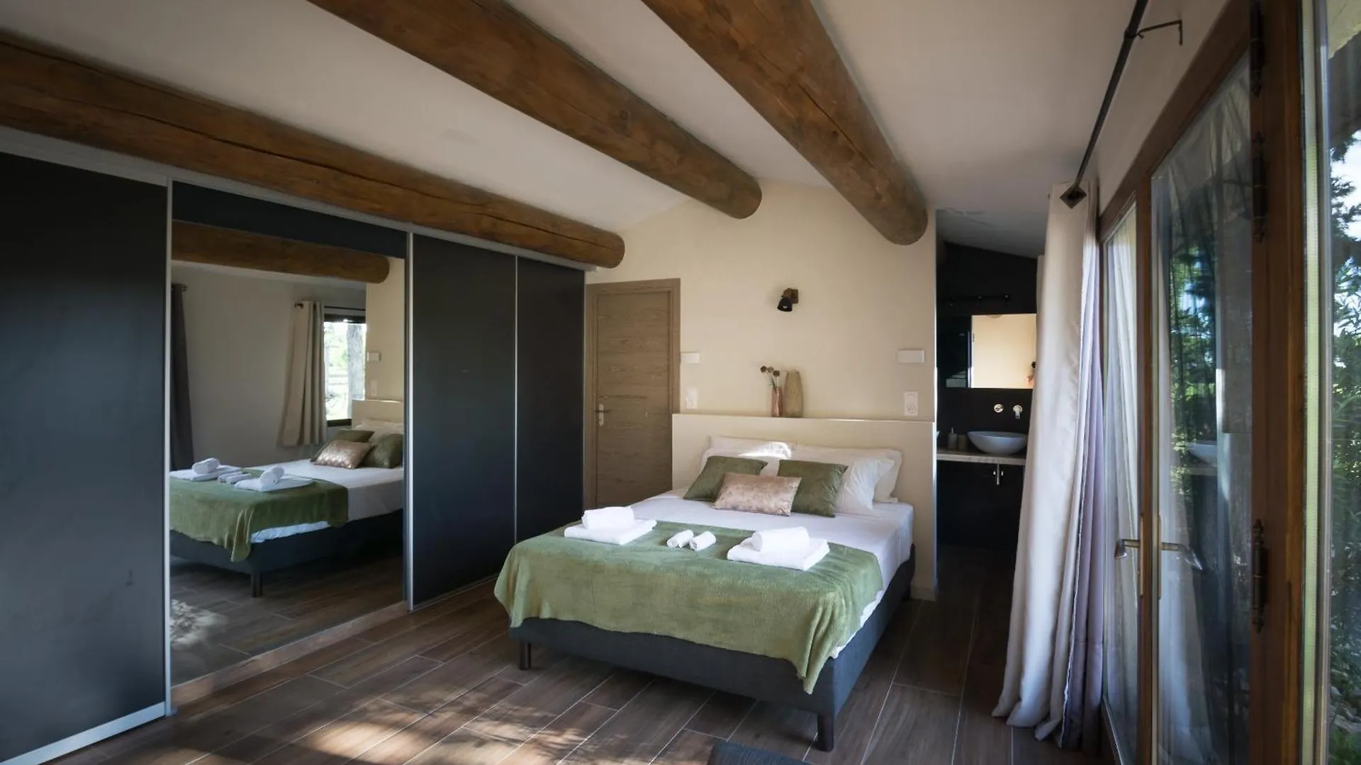 B&B Maison D'Hote Et Gite Mas D'Eymard Arles 2*,